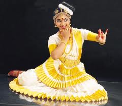 learn mohiniyattam